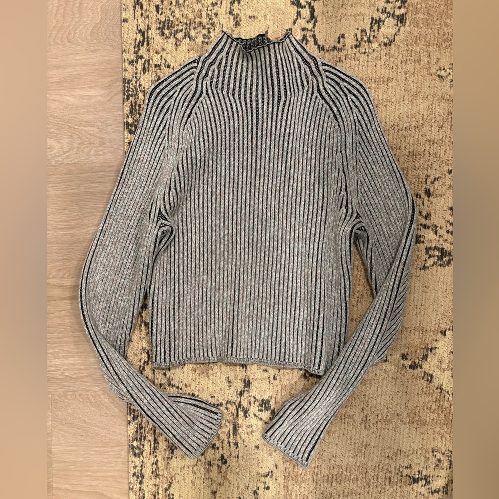 Lululemon Gray Ribbed Women's Sweater